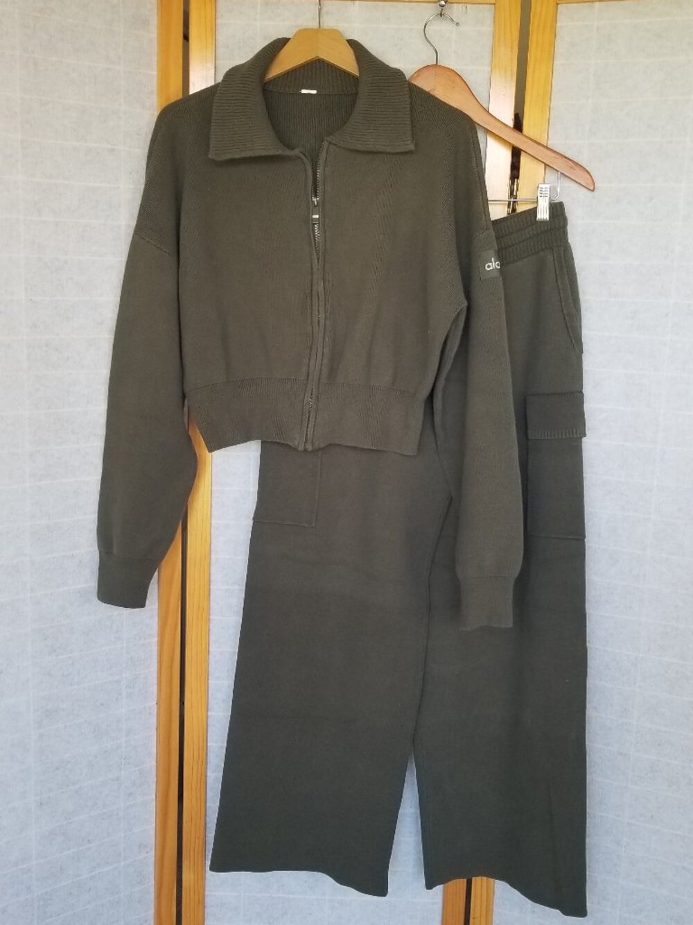 ALO Scholar Knit Two-Piece Set Olive Cropped Jacket High Waist Cargo Pants Large